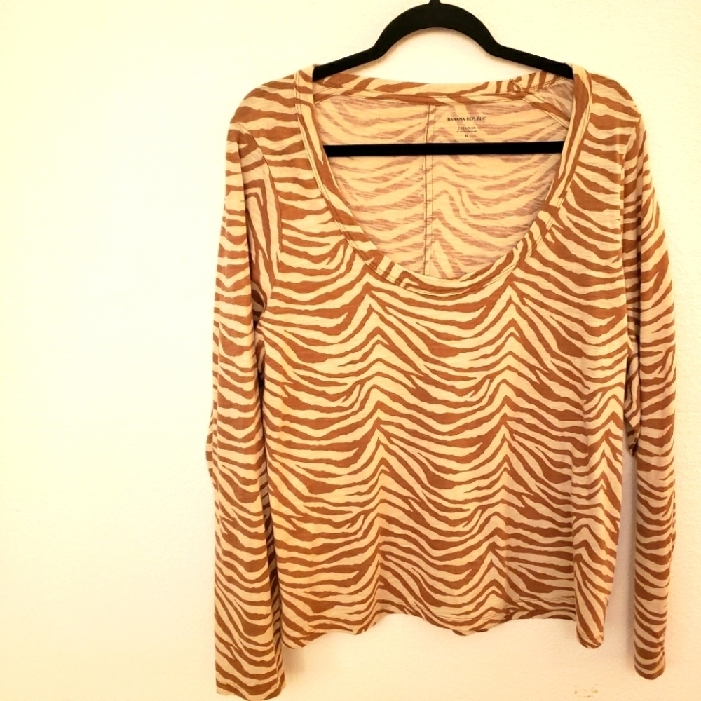 Banana Republic Relaxed Fit Long Sleeve Carmel/Tan Zebra Print T, size XL NWT